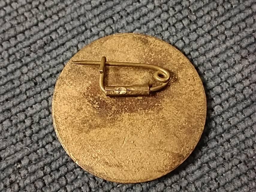 五十年代铜鎏金珐琅徽章纪念章