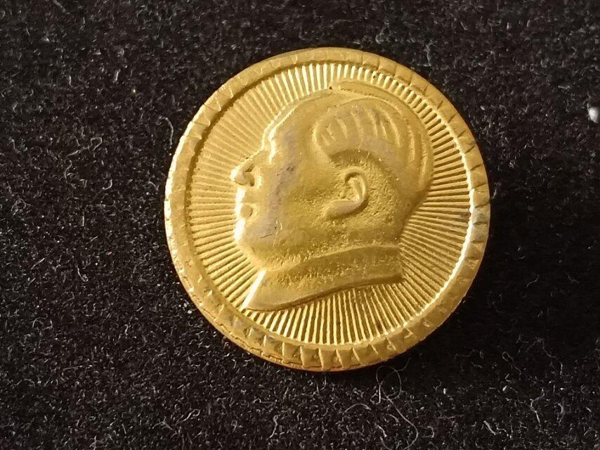 鎏金毛主席像章