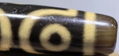 三眼财神天珠项链锁骨链吊坠挂件男女款，胎脂温润，包浆浑厚。
尺寸:4.8*1.3cm
​