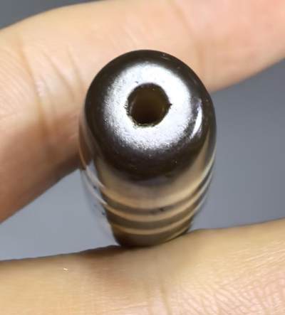 三眼财神天珠项链锁骨链吊坠挂件男女款，胎脂温润，包浆浑厚。
尺寸:4.8*1.3cm
​