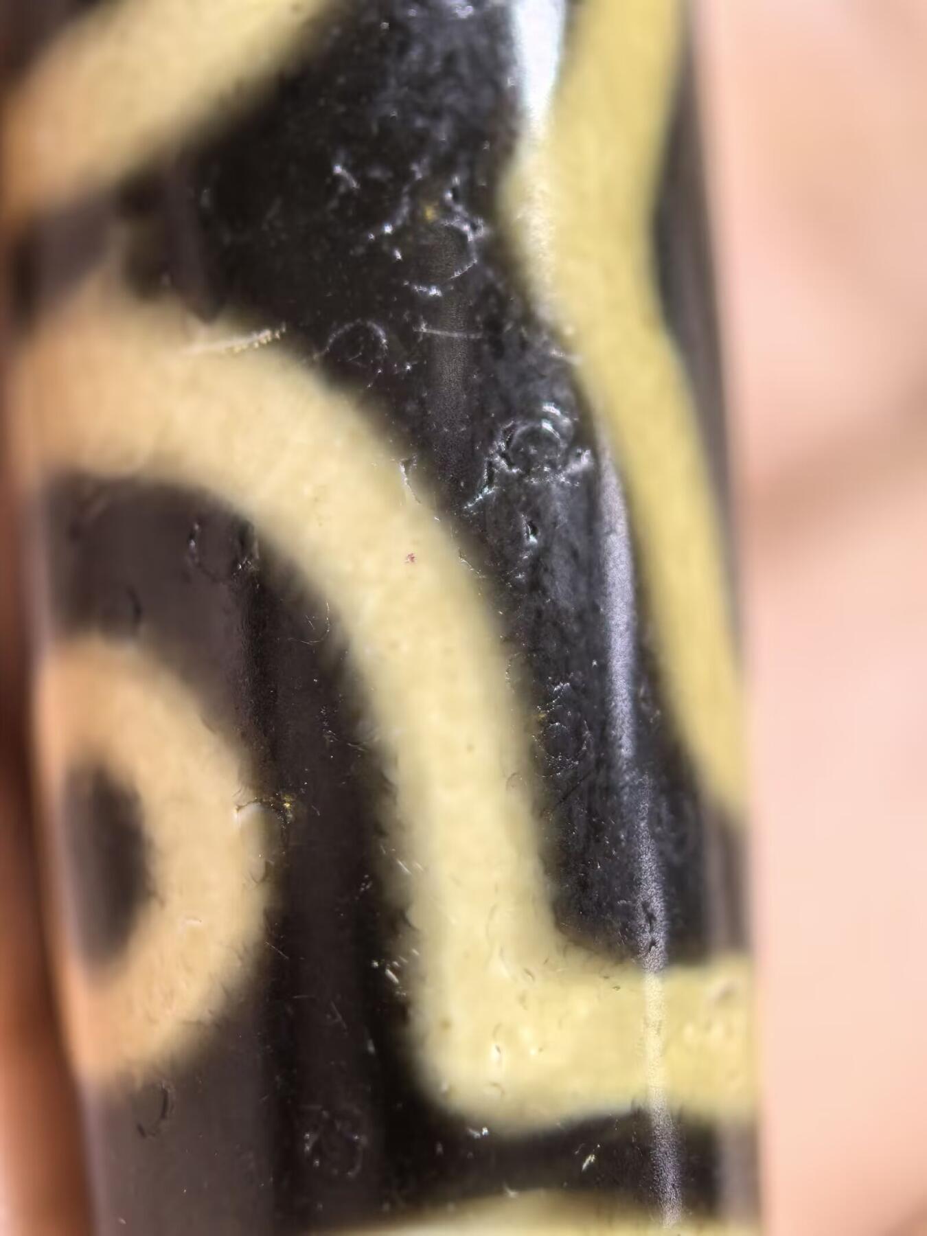 三眼财神天珠项链锁骨链吊坠挂件男女款，胎脂温润，包浆浑厚。
尺寸:4.8*1.3cm
​