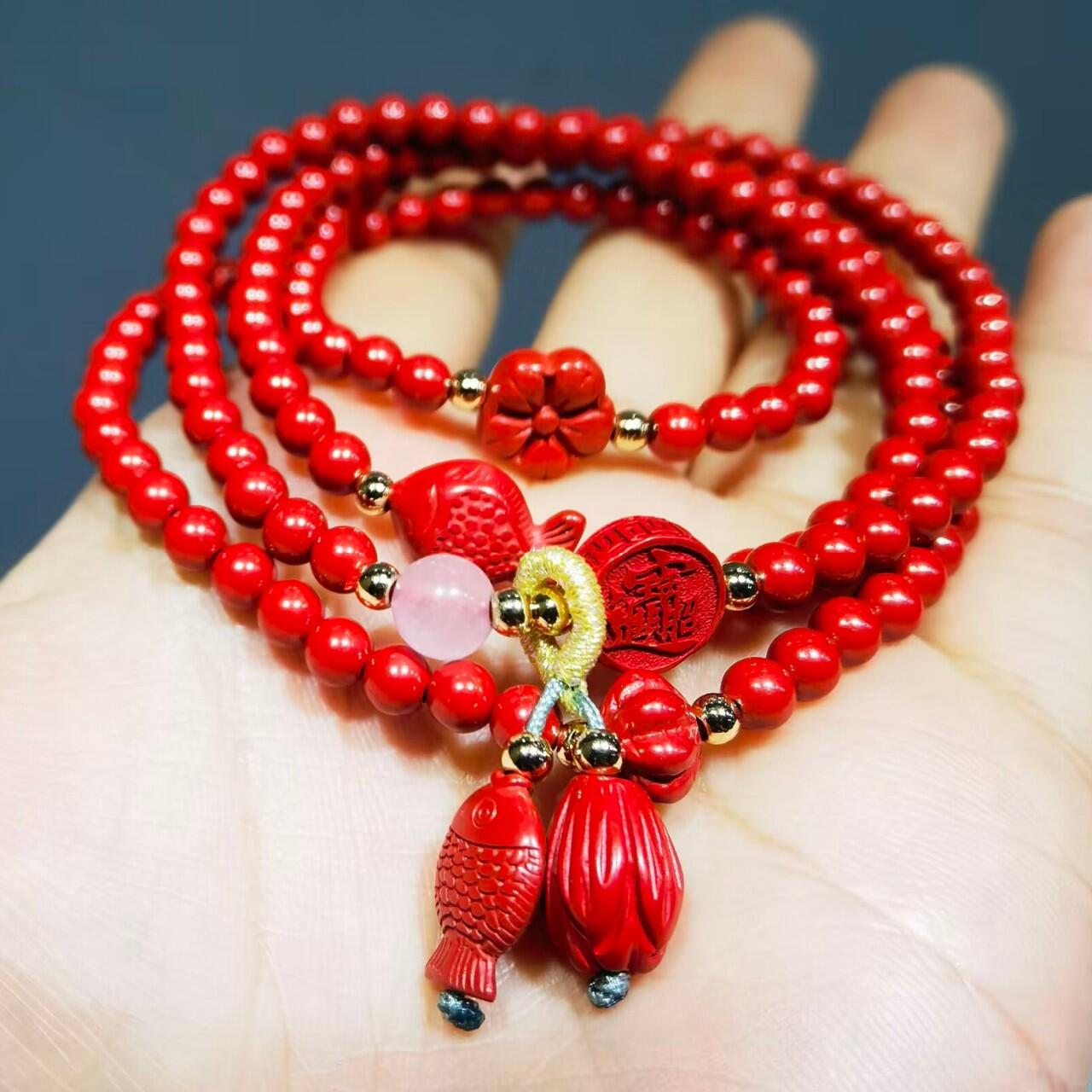 超高含量朱砂原矿帝王砂佛珠手串女款颗颗精选原矿帝王砂0.4cm红砂搭配年年有余、招财进宝平安扣，莲花等配饰，隔珠为14K金！可绕手腕四圈！清新素雅温婉简约！
克重：29.3
