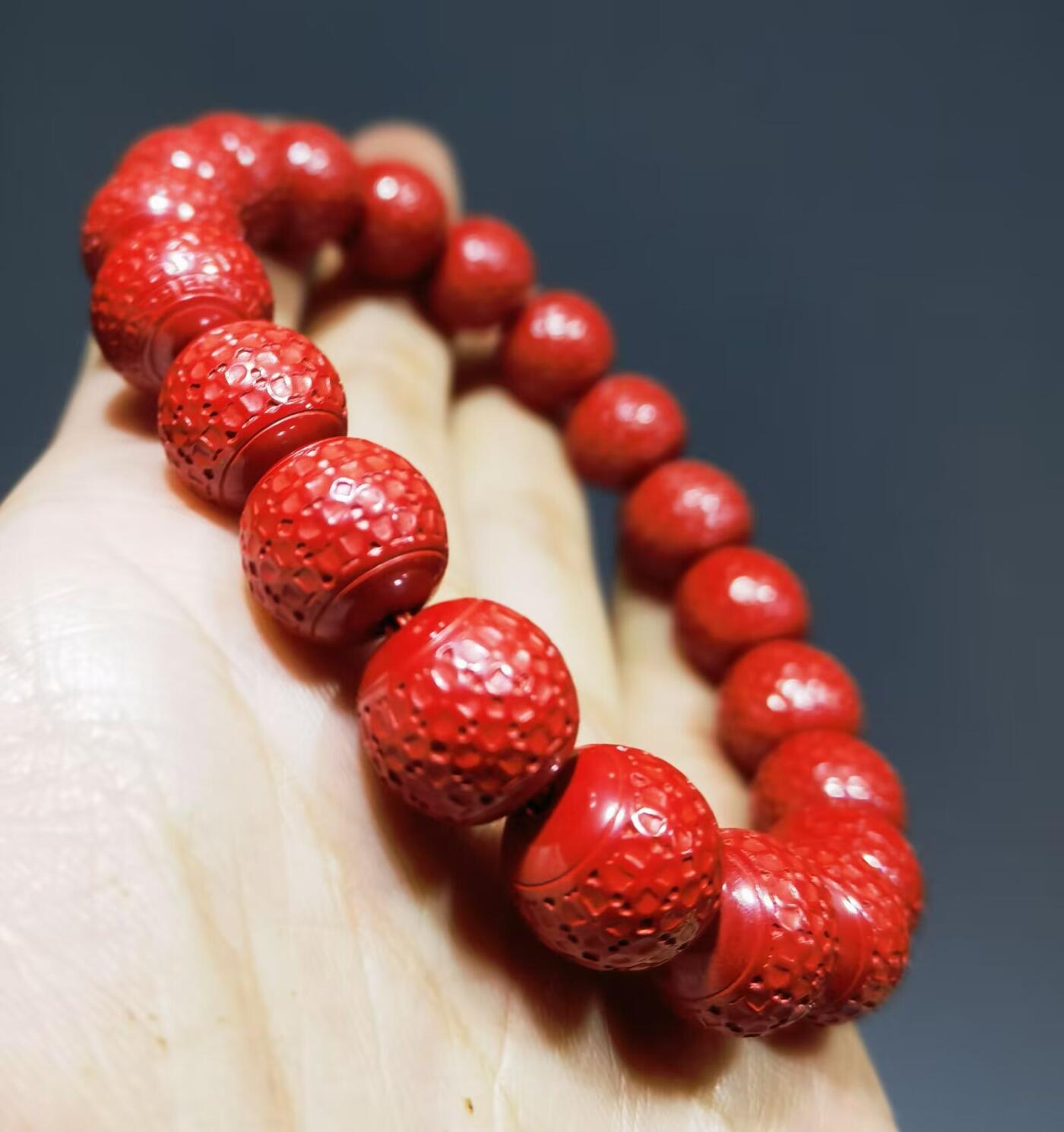 高含量原矿帝王砂钻石面手串佛珠男女款，清新素雅，纯度高磁场大，金属光泽感强。
尺寸：1.0cm
克重：55.3
​