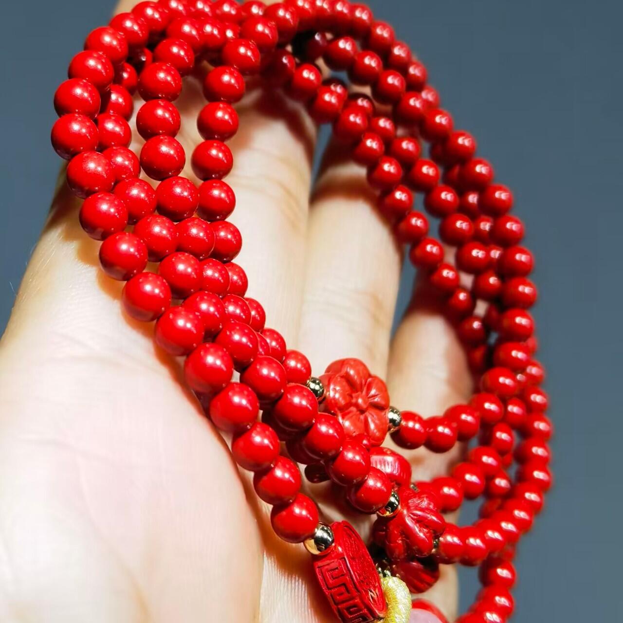 超高含量朱砂原矿帝王砂佛珠手串女款颗颗精选原矿帝王砂0.4cm红砂搭配年年有余、招财进宝平安扣，莲花等配饰，隔珠为14K金！可绕手腕四圈！清新素雅温婉简约！
克重：29.3
