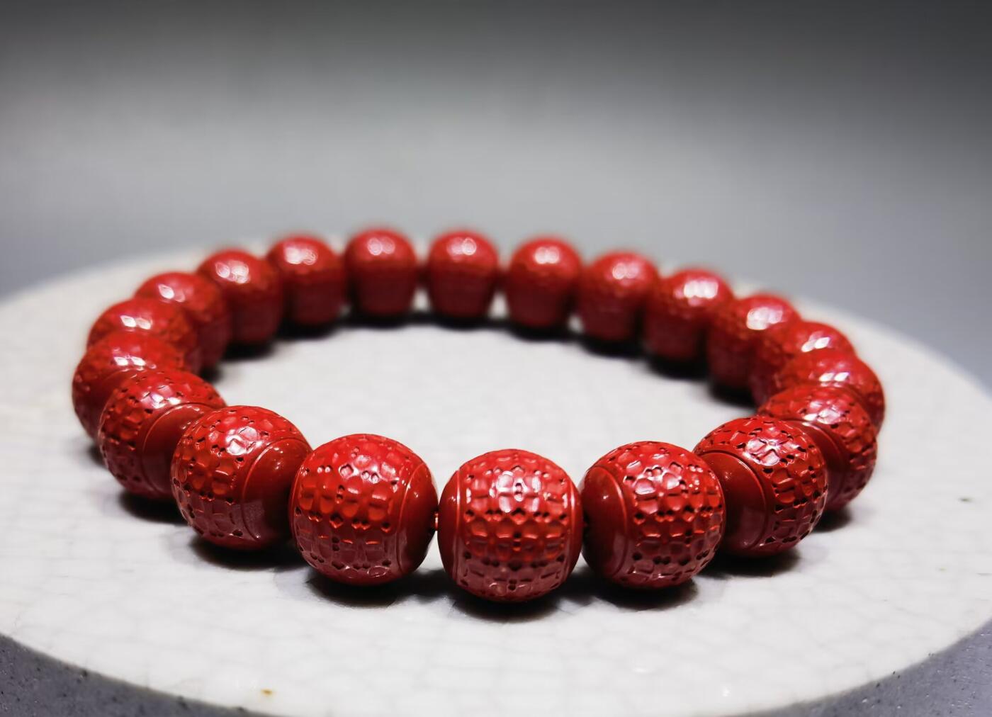 高含量原矿帝王砂钻石面手串佛珠男女款，清新素雅，纯度高磁场大，金属光泽感强。
尺寸：1.0cm
克重：55.3
​