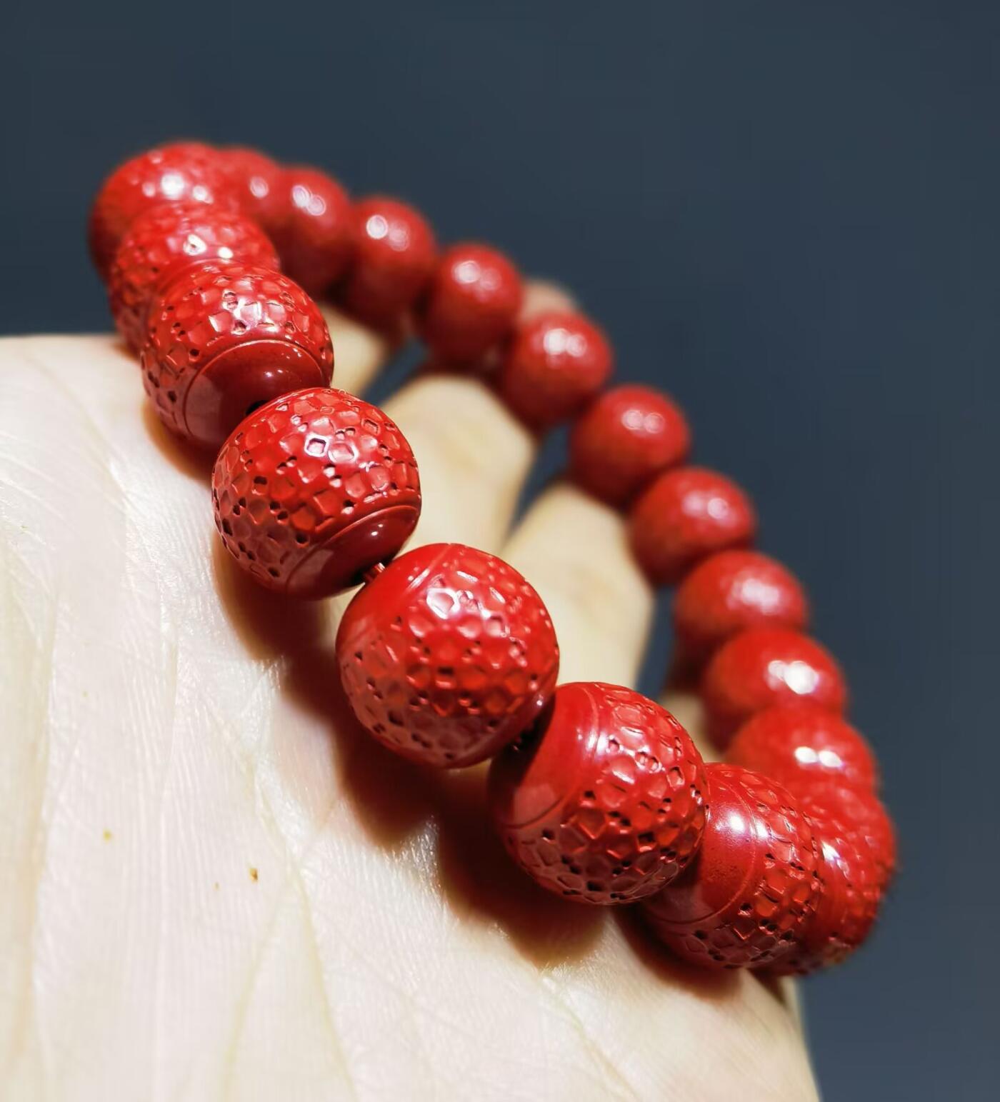 高含量原矿帝王砂钻石面手串佛珠男女款，清新素雅，纯度高磁场大，金属光泽感强。
尺寸：1.0cm
克重：55.3
​