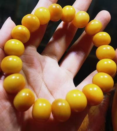 揉骨如玉抹香耳骨男款佛珠手串，已包浆，尺寸:14mm*11mm