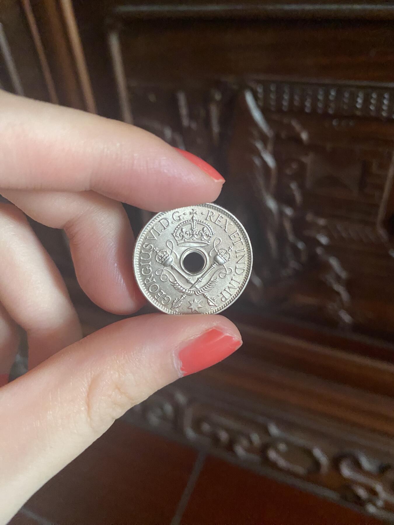 两枚冷门的小众银币