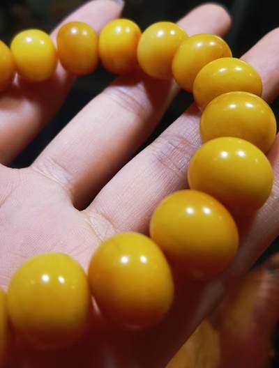 揉骨如玉抹香耳骨男款佛珠手串，已包浆，尺寸:14mm*11mm