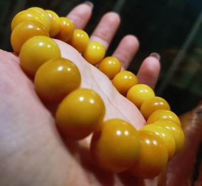 揉骨如玉抹香耳骨男款佛珠手串，已包浆，尺寸:14mm*11mm