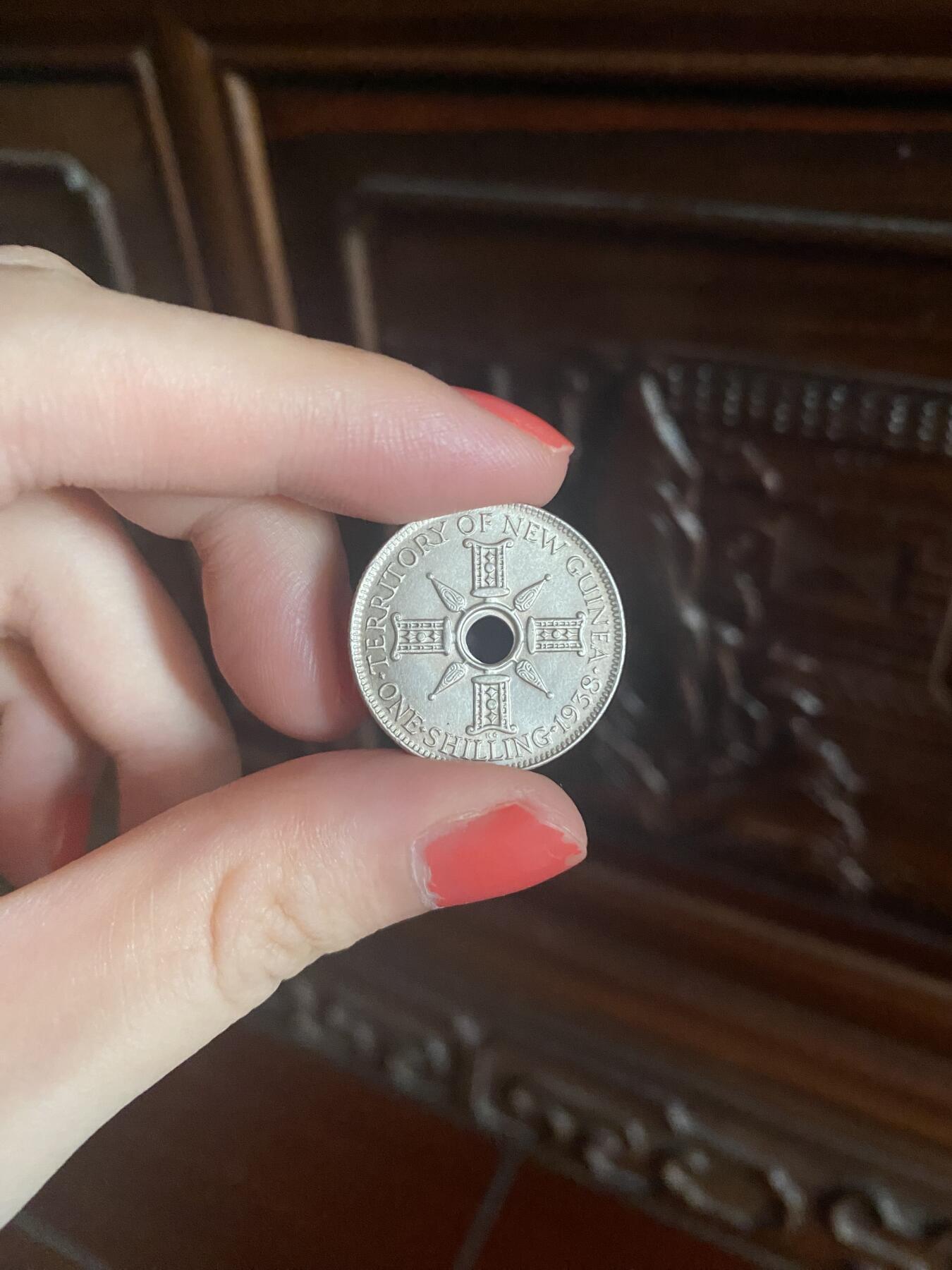 两枚冷门的小众银币