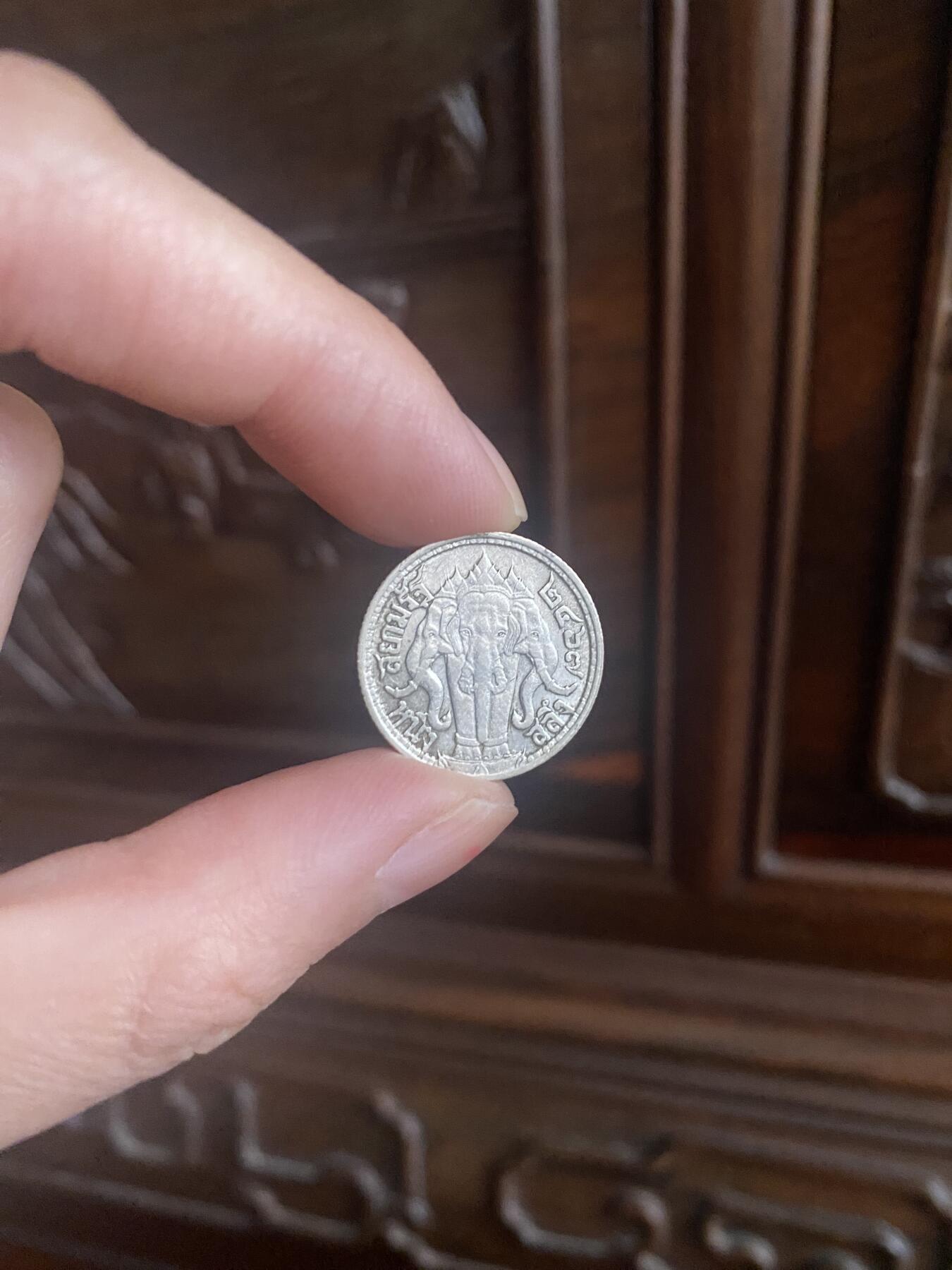 嘻嘻😜随机揪住一枚喜羊羊银币