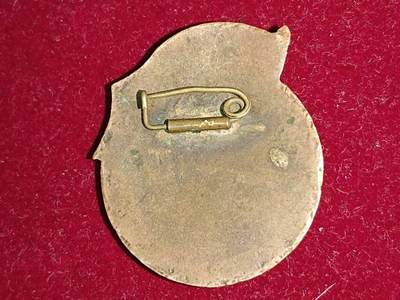 建国一周年纪念章