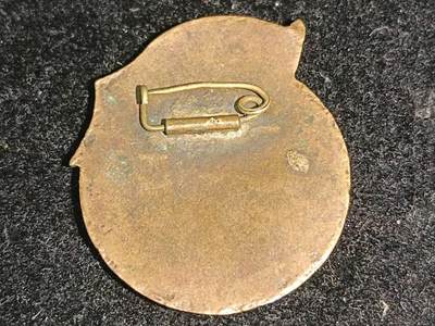 建国一周年纪念章