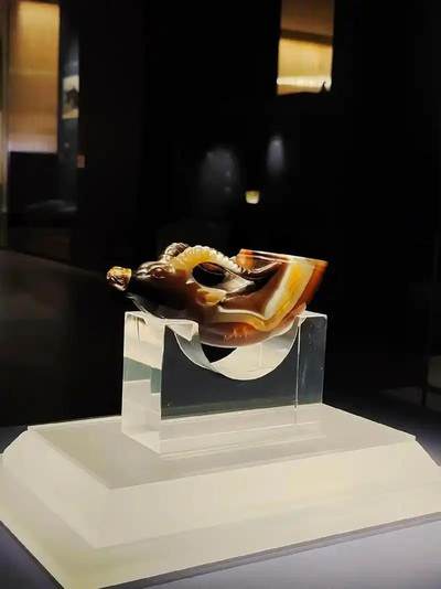 玛瑙国宝—镶金兽首玛瑙杯