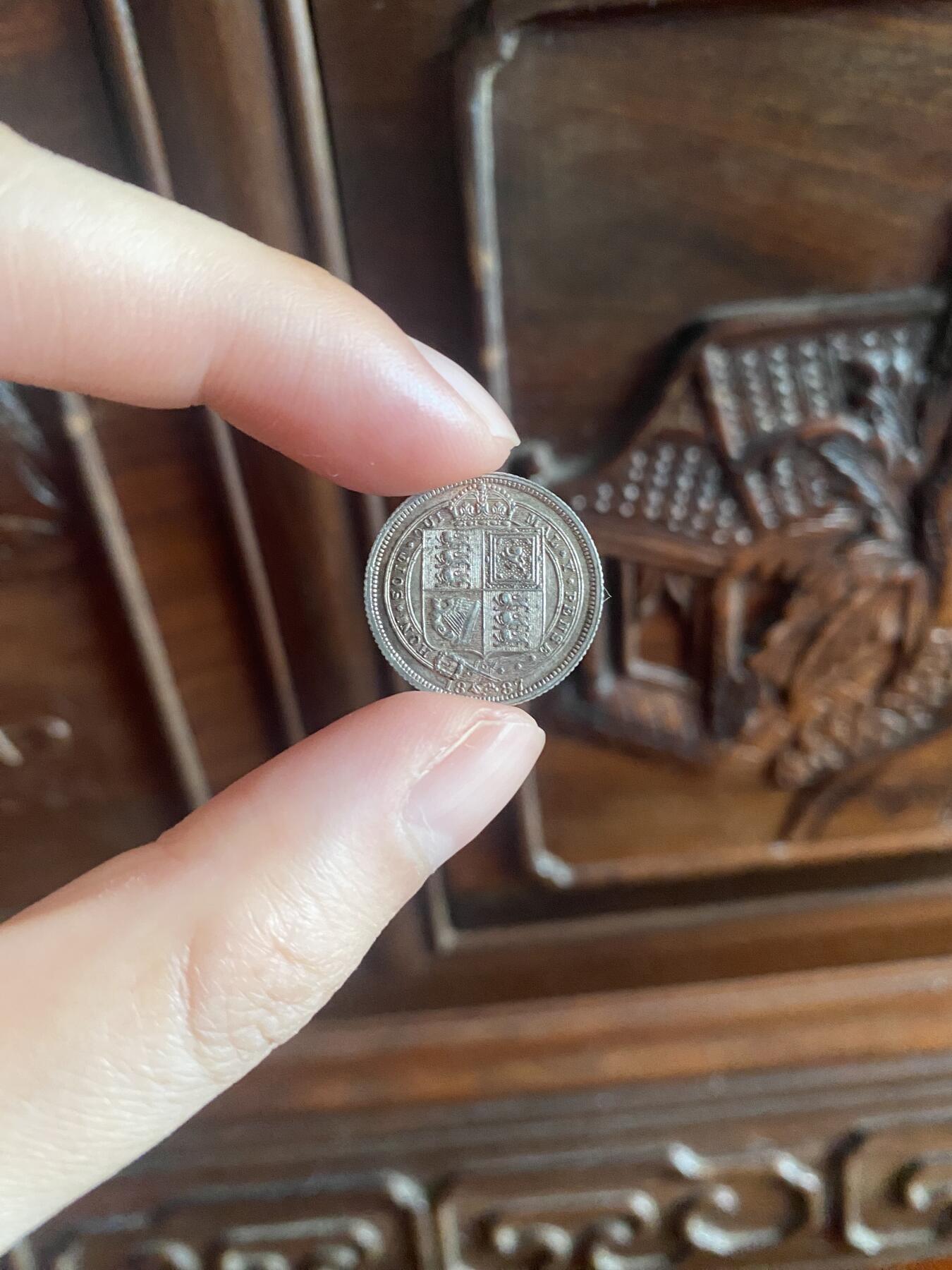 满天都是月光，我却低头看见了幸运6便士