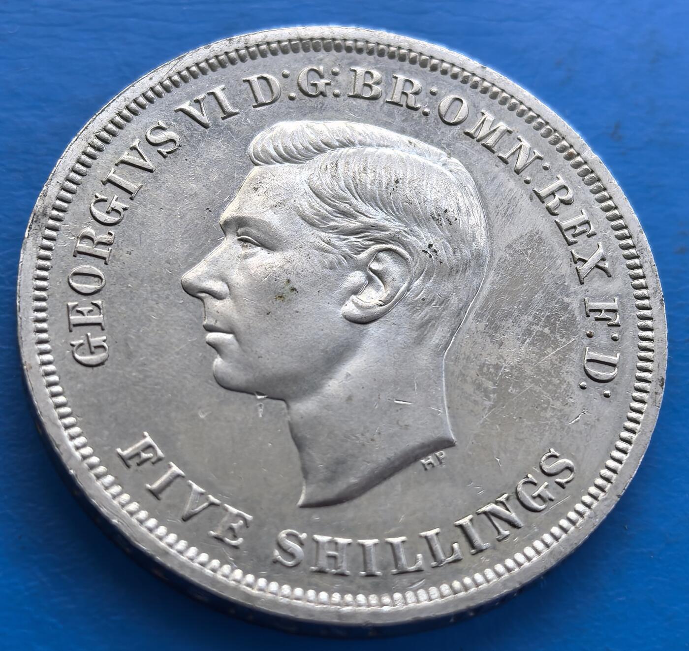 精制英国1951年马剑屠龙克朗型纪念币，直径38mm，厚2.8mm,重28克