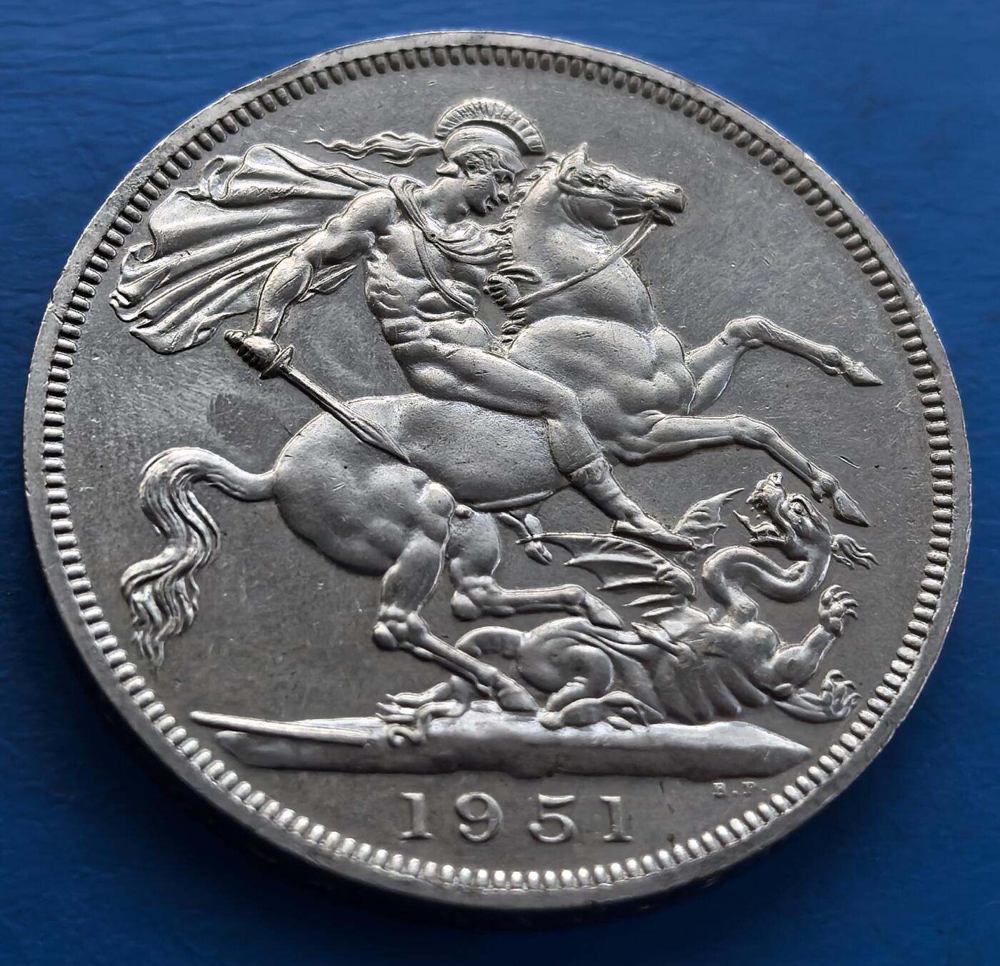 精制英国1951年马剑屠龙克朗型纪念币，直径38mm，厚2.8mm,重28克