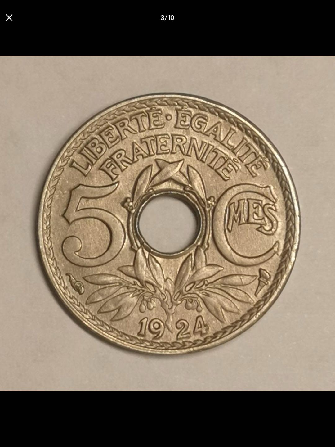 法国的中孔机制币