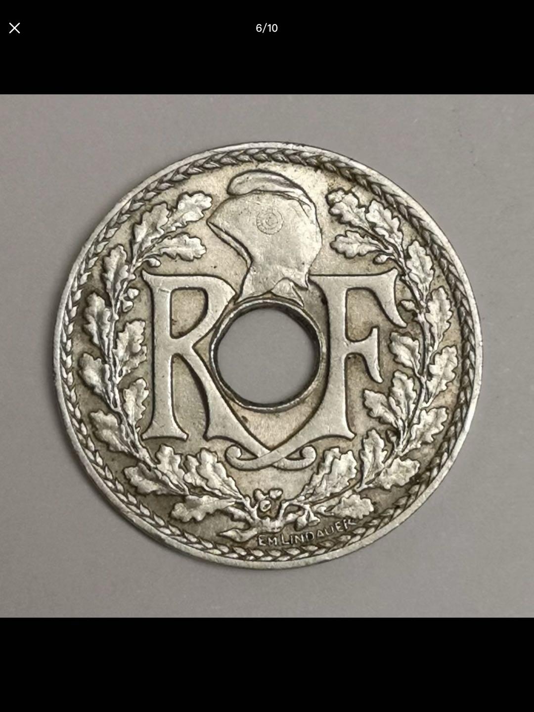 法国的中孔机制币