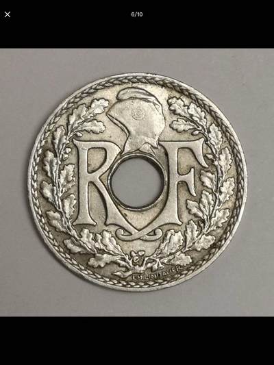 法国的中孔机制币