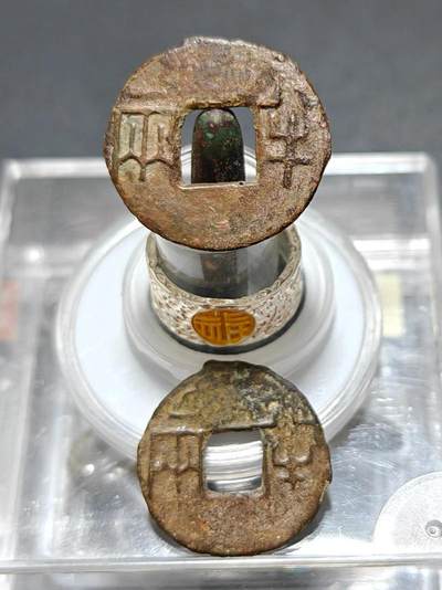 中国十大天价钱币之战国时期秦银质半两大钱