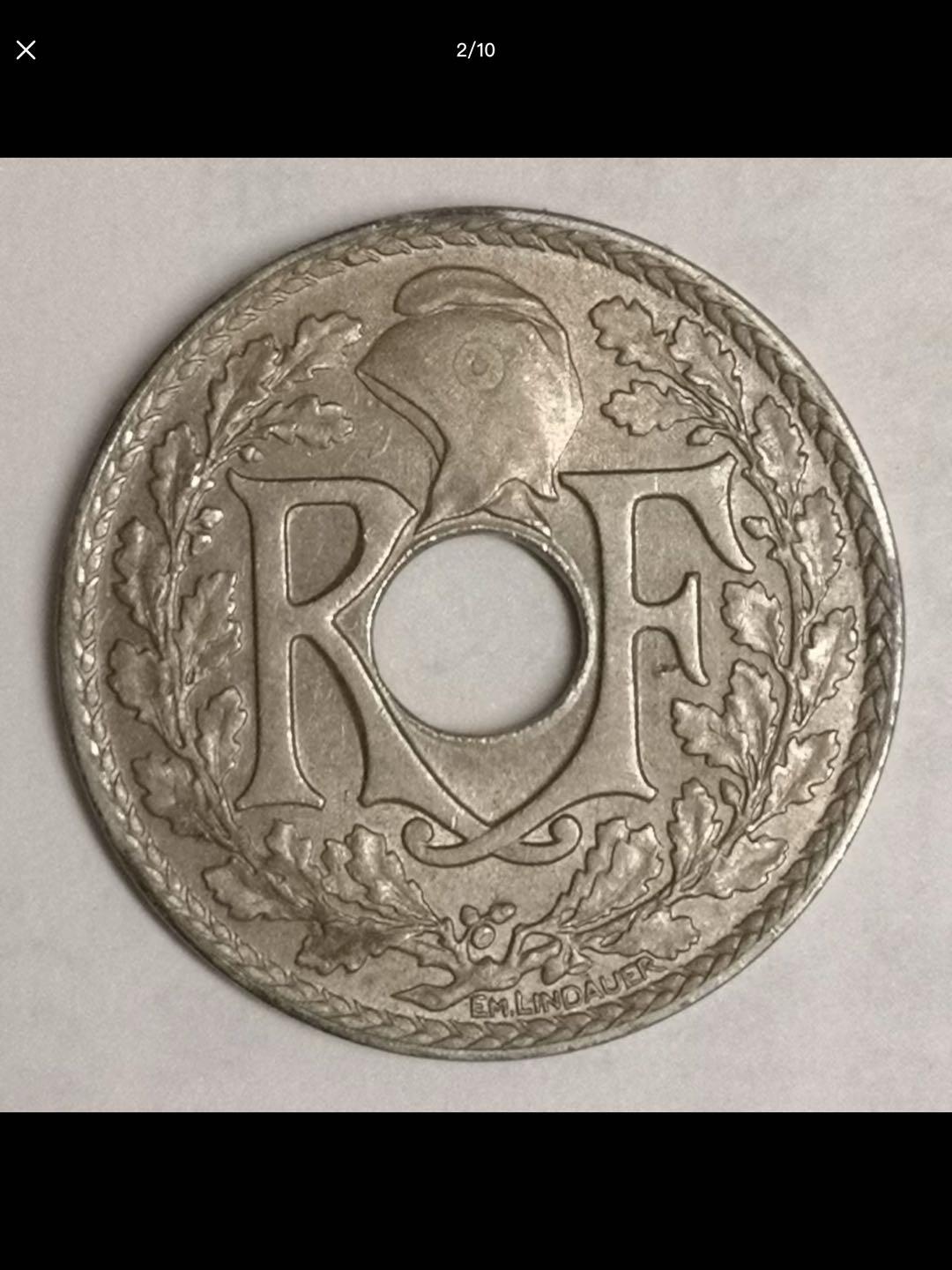 法国的中孔机制币