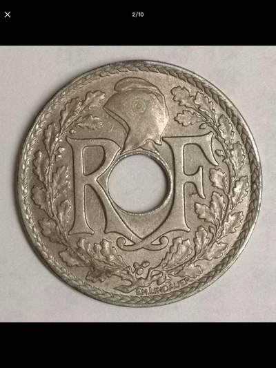 法国的中孔机制币