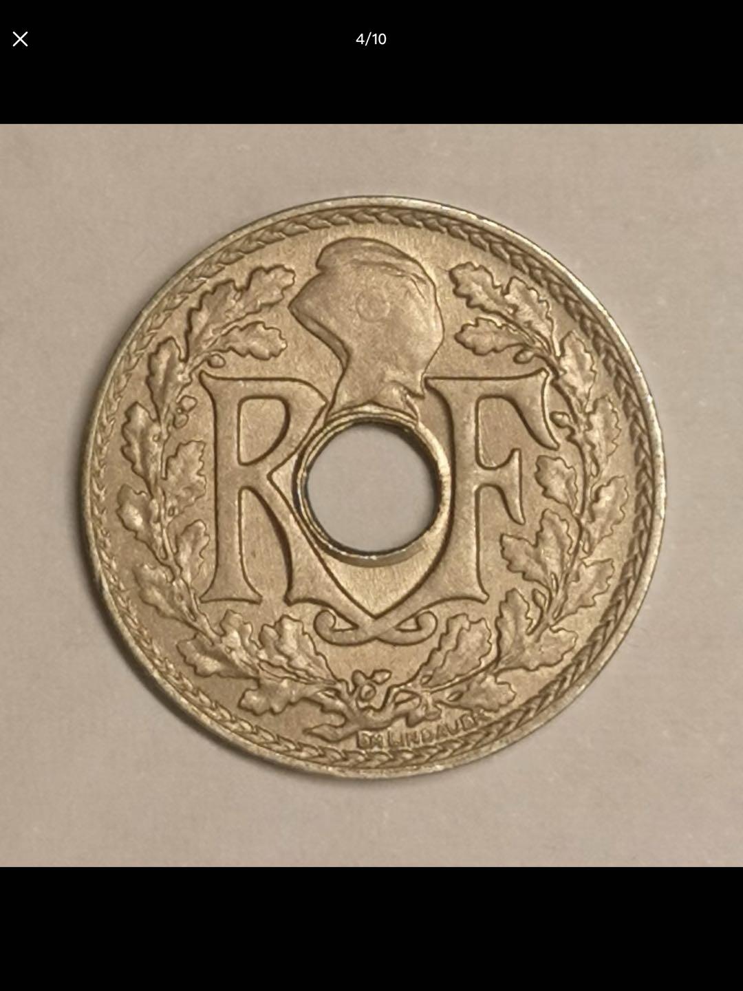 法国的中孔机制币