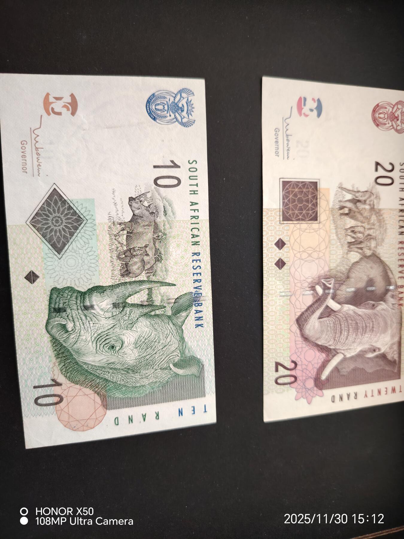 南非2005年首签版本，10兰特20兰特，流通9品左右，有轻微软折，两张一起38元包邮出，有兴趣的可以来。。。。。。。。。。。。。。