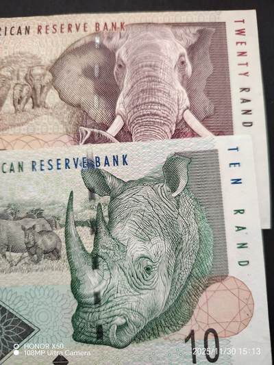 南非2005年首签版本，10兰特20兰特，流通9品左右，有轻微软折，两张一起38元包邮出，有兴趣的可以来。。。。。。。。。。。。。。