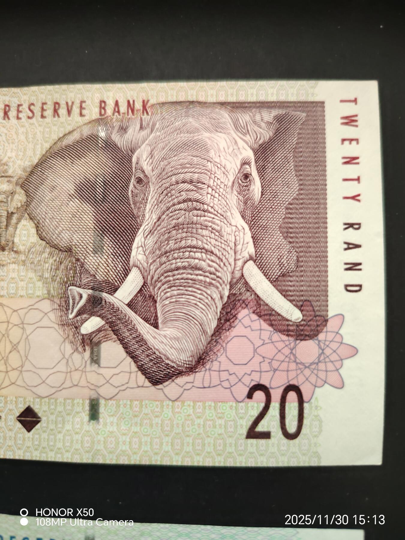 南非2005年首签版本，10兰特20兰特，流通9品左右，有轻微软折，两张一起38元包邮出，有兴趣的可以来。。。。。。。。。。。。。。