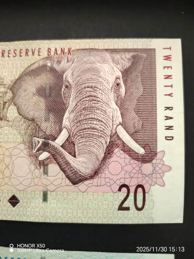 南非2005年首签版本，10兰特20兰特，流通9品左右，有轻微软折，两张一起38元包邮出，有兴趣的可以来。。。。。。。。。。。。。。