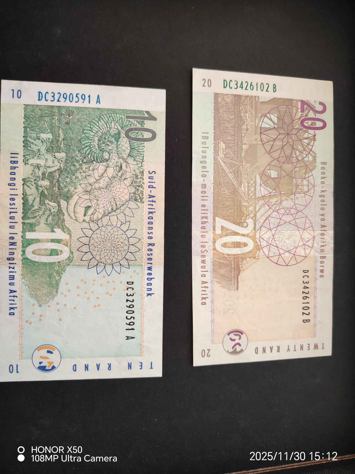 南非2005年首签版本，10兰特20兰特，流通9品左右，有轻微软折，两张一起38元包邮出，有兴趣的可以来。。。。。。。。。。。。。。