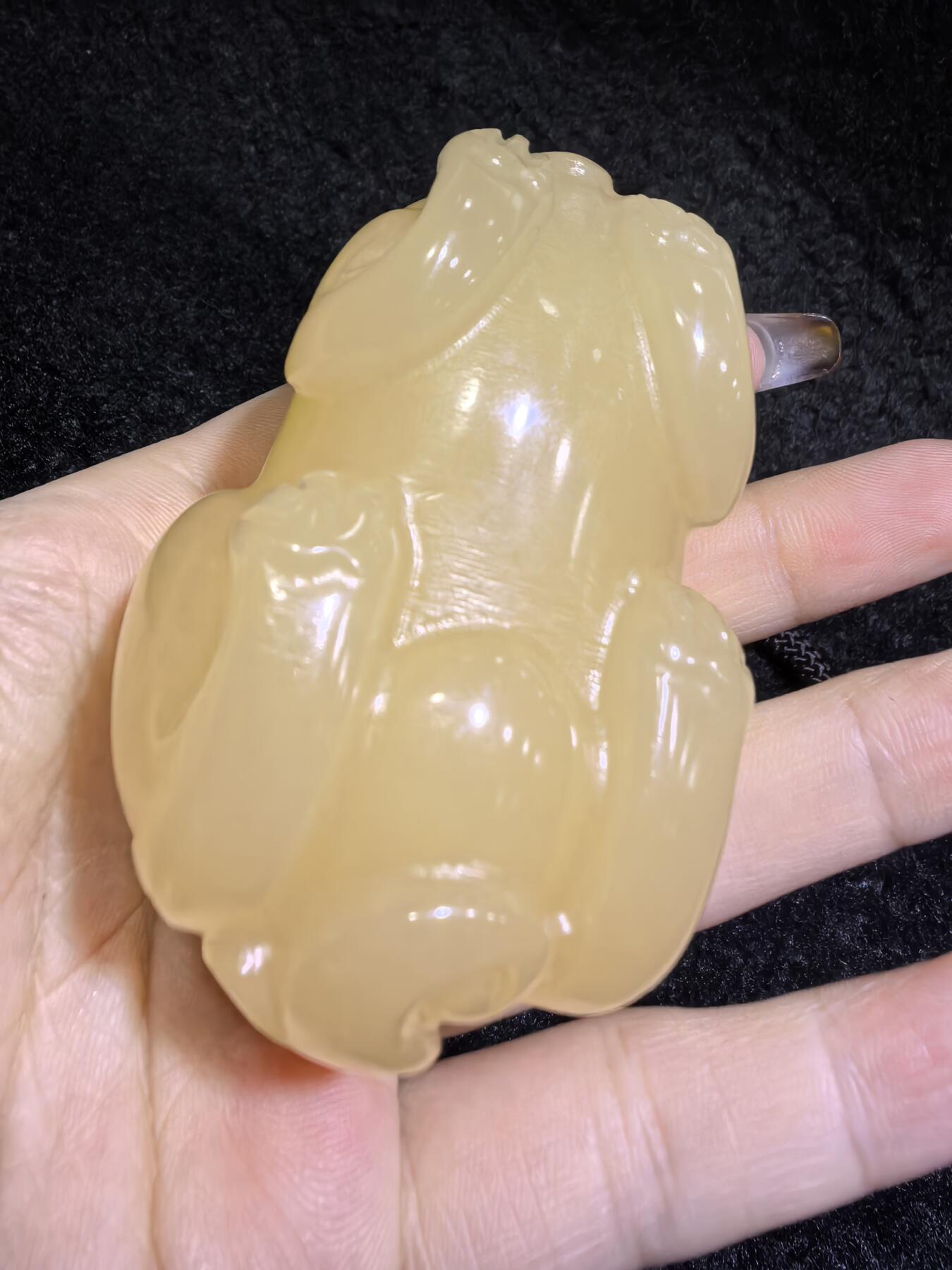 新疆黄玉貔貅手把件男款，招财纳福，玉质油润细腻！尺寸：6.8cm*4.5cm*4cm克重：164.8g