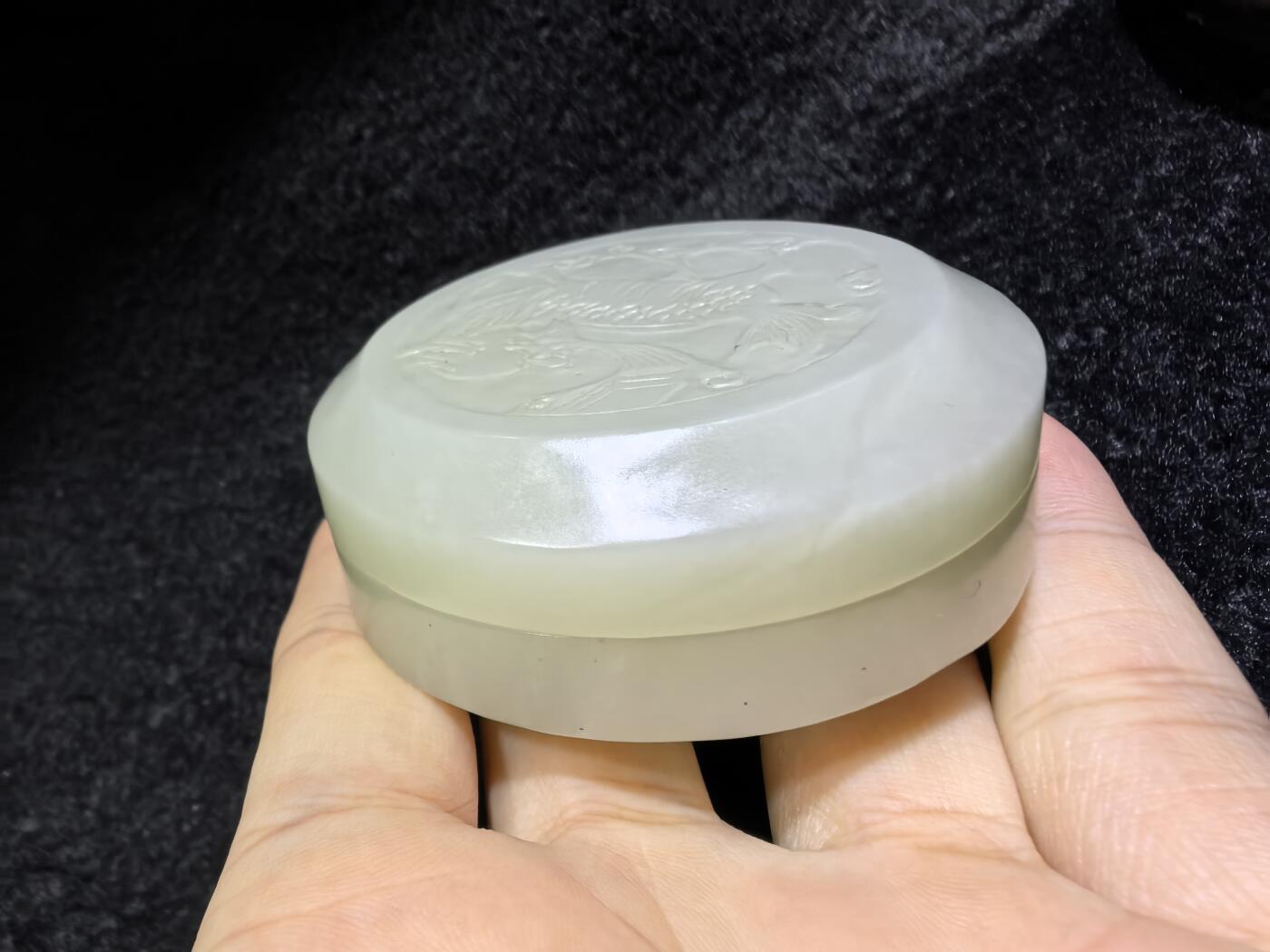 新疆和田白玉麒麟印泥盒摆件伴手礼男女款，玉质细腻结构致密，手感温润油糯十足。尺寸：5.5cm*2.2cm克重：69.6g