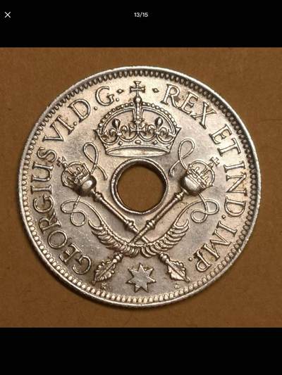 澳属新几内亚的中孔机制币