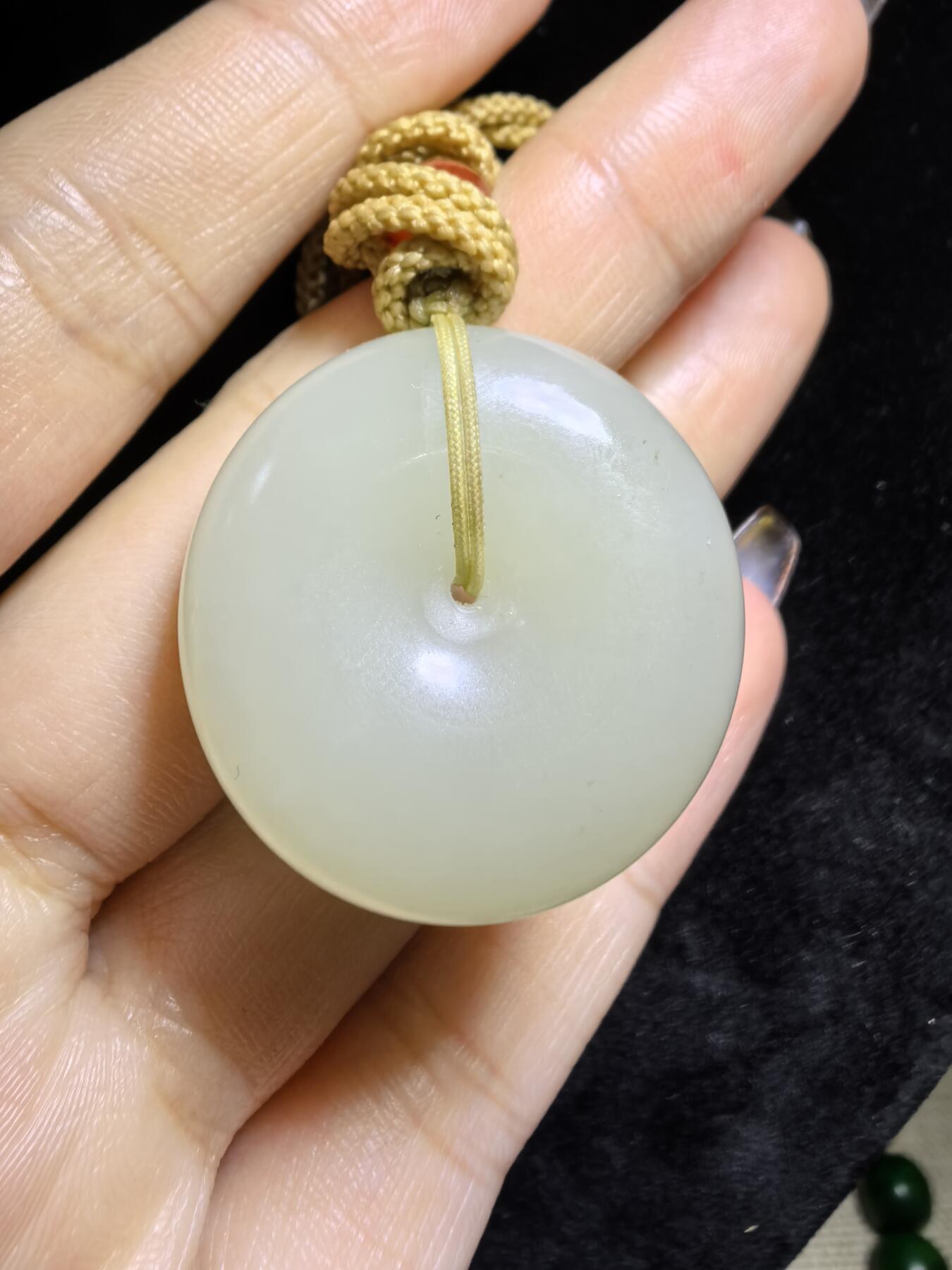 和田玉平安扣吊坠挂件男女款，油糯十足，温润细腻，尺寸：2.7cm*0.9cm克重：13.9g