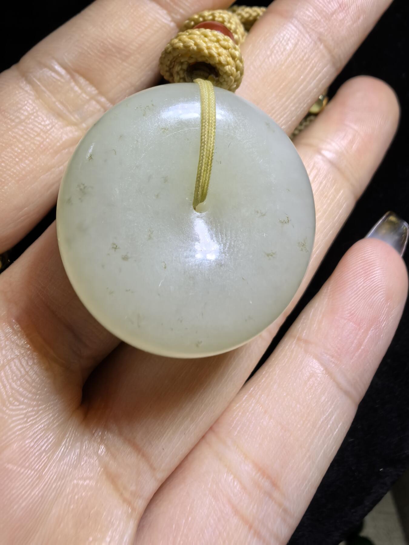 和田玉平安扣吊坠挂件男女款，油糯十足，温润细腻，尺寸：2.7cm*0.9cm克重：13.9g