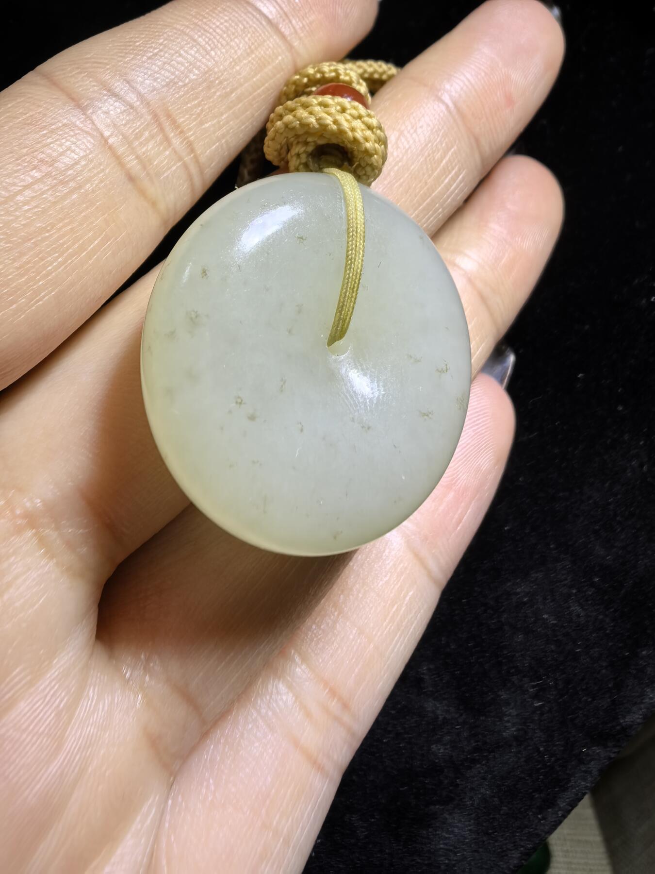 和田玉平安扣吊坠挂件男女款，油糯十足，温润细腻，尺寸：2.7cm*0.9cm克重：13.9g