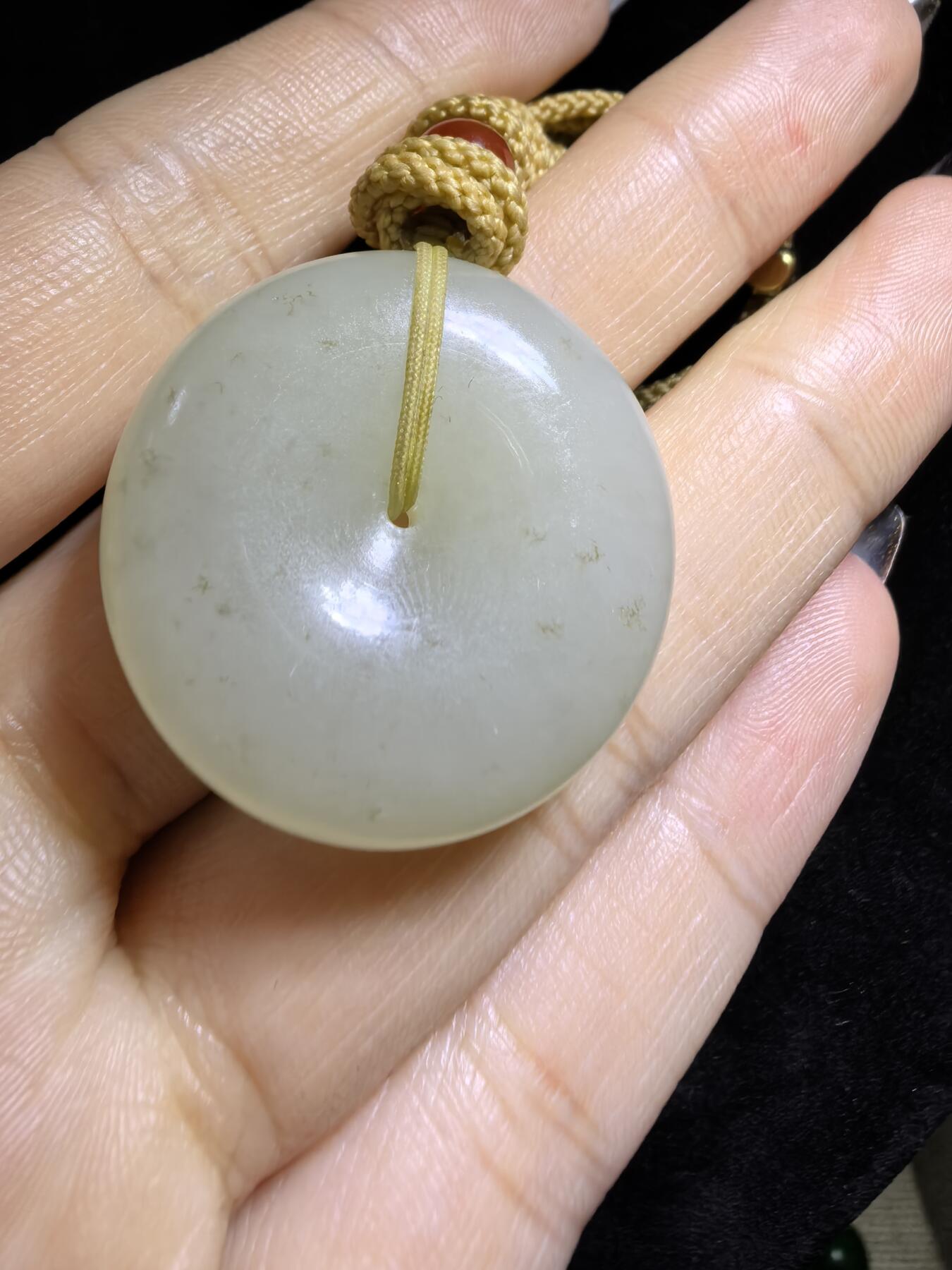 和田玉平安扣吊坠挂件男女款，油糯十足，温润细腻，尺寸：2.7cm*0.9cm克重：13.9g