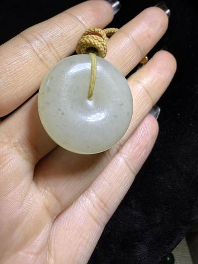 和田玉平安扣吊坠挂件男女款，油糯十足，温润细腻，尺寸：2.7cm*0.9cm克重：13.9g