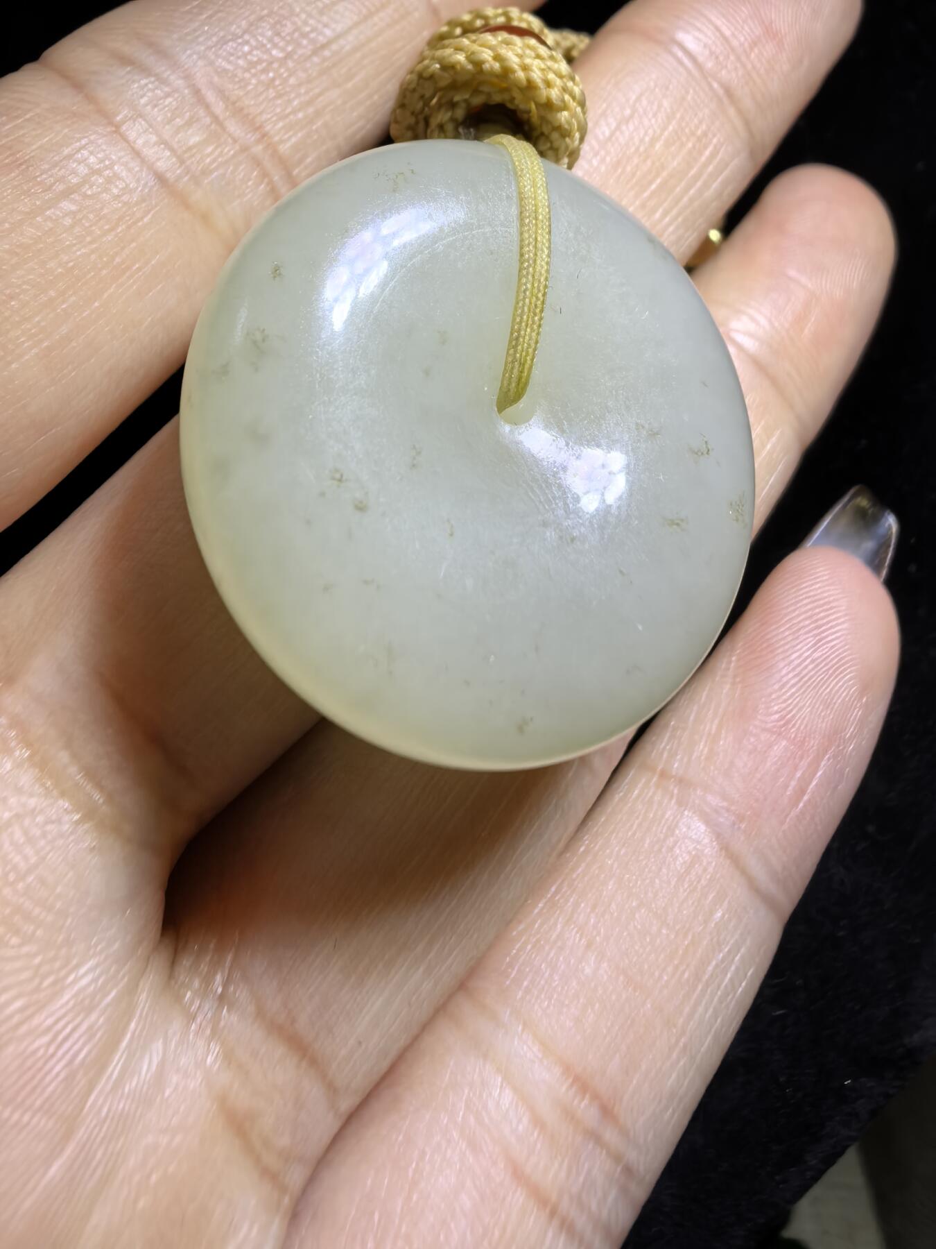 和田玉平安扣吊坠挂件男女款，油糯十足，温润细腻，尺寸：2.7cm*0.9cm克重：13.9g