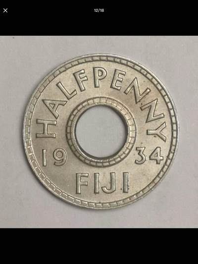 英属斐济的中孔机制币