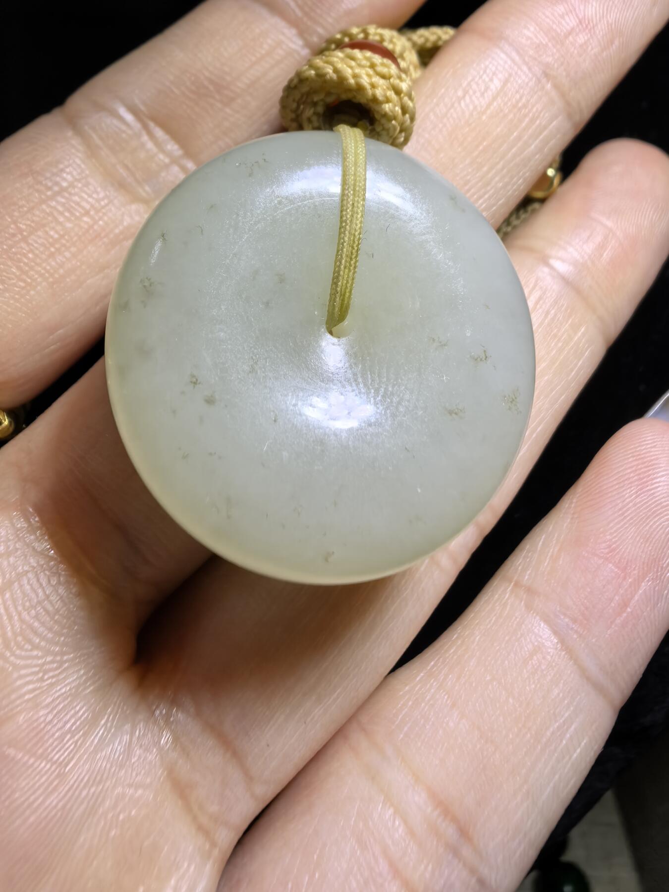 和田玉平安扣吊坠挂件男女款，油糯十足，温润细腻，尺寸：2.7cm*0.9cm克重：13.9g