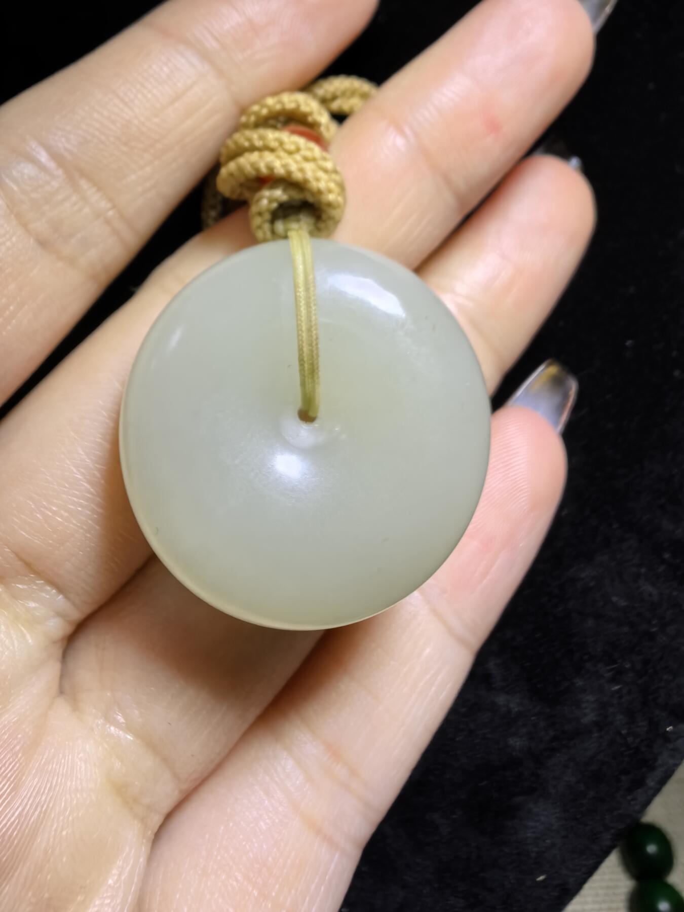 和田玉平安扣吊坠挂件男女款，油糯十足，温润细腻，尺寸：2.7cm*0.9cm克重：13.9g