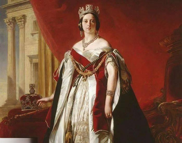 维多利亚与狮子5英镑金币