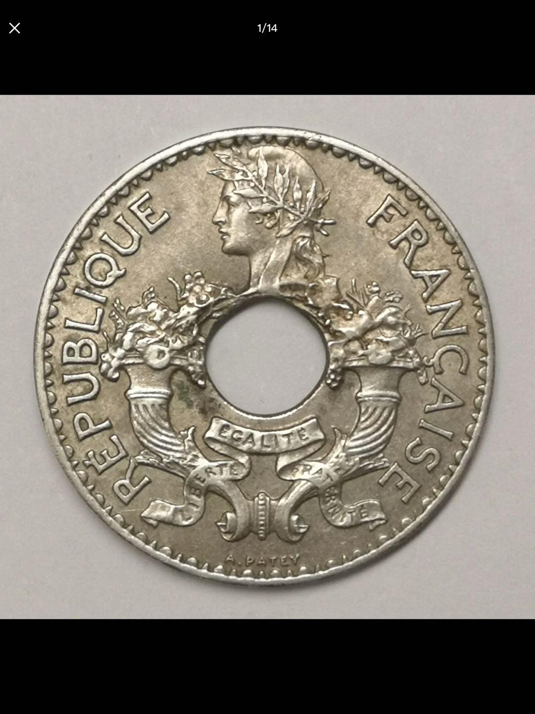 法属印度支那的中孔机制币