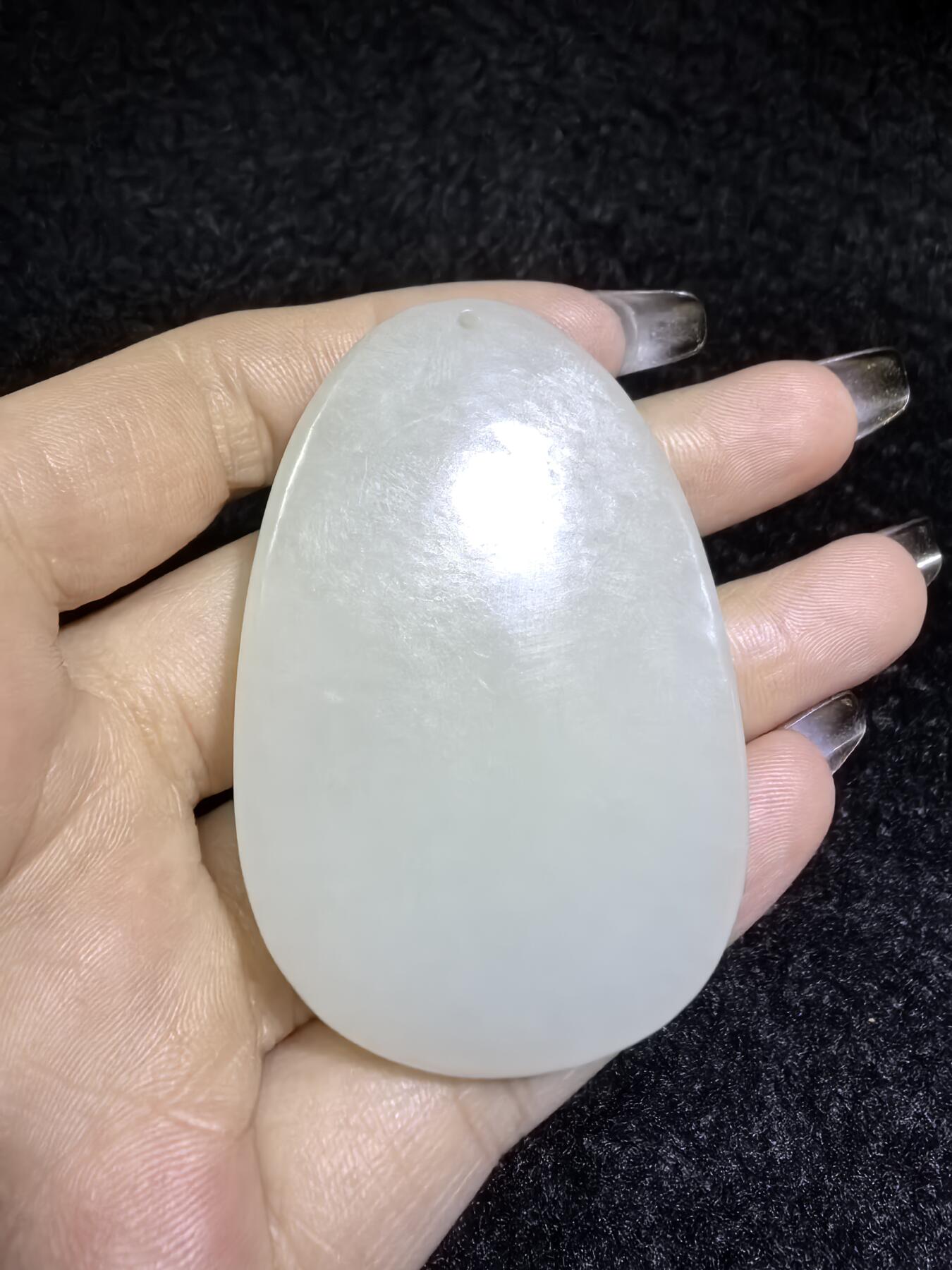 和田大日如来佛祖牌吊坠挂件男女款，结构致密，温润细腻，尺寸：5.7cm*3.8cm*0.7cm克重：34.9g