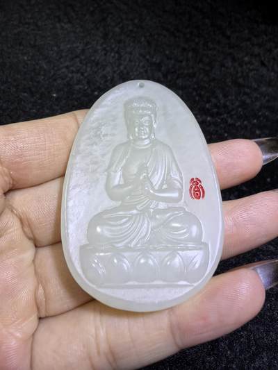 和田大日如来佛祖牌吊坠挂件男女款，结构致密，温润细腻，尺寸：5.7cm*3.8cm*0.7cm克重：34.9g
